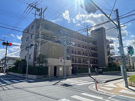 現在フルリフォーム中ですがご見学可能です。11月完了予定。