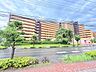 外観：整えられた植栽とゆとりある敷地が心地よい時間を演出します  