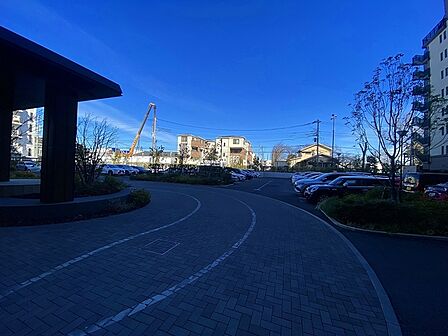 駐車場有り。 来客用スペースも有ります。