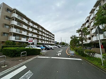 敷地内駐車場。
