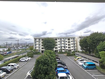 ゆったりとした緑地の多い立地ならでは!このビュースポットは見ごたえあります。