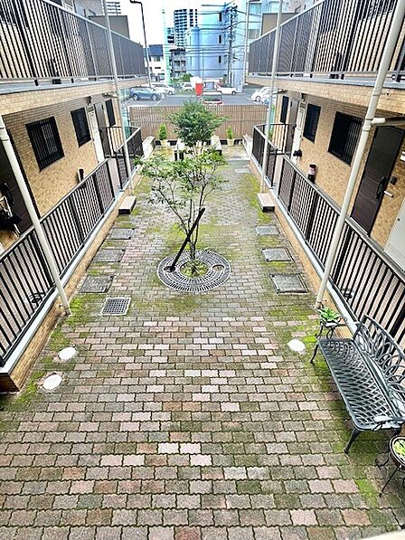 中庭のあるマンションです。