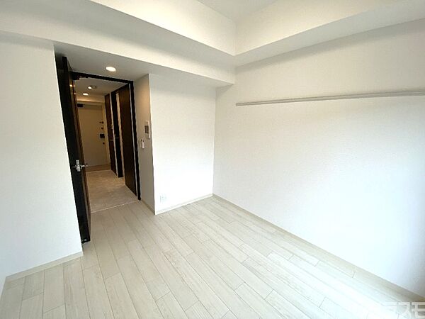 画像19:白を基調にした明るいお部屋です。