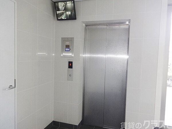 画像22:カメラ付きエレベーターです。