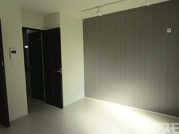 画像10:白を基調にした明るいお部屋です。