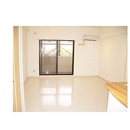 ベリー・モンテ新大阪 4階1DKのリビング/ダイニング