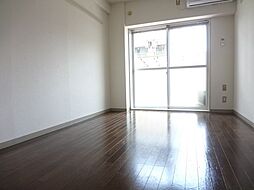 ビレッジコア八王子 4階1Kのリビング/ダイニング