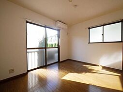 アドニスイースト 2階1Kのリビング/ダイニング