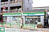 周辺：ファミリーマート中野富士見町駅前店 徒歩8分。 590m