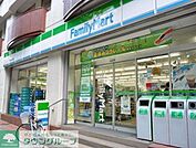 ファミリーマート新宿中央公園店 234m