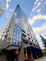 豊洲を代表するランドマークの一つ都会的で洗練されたデザインと運河の開放的なロケーションが魅力です