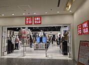 ユニクロ五反田TOC店 徒歩11分。 880m