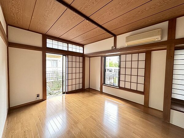 洋室を拡大表示