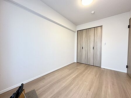 洋室は明るい空間となっています!子供部屋にも良さそうですね!