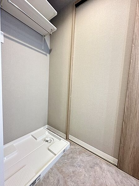 洗濯機置き場も広めのスペースを確保しております!是非、現地にてスペースを確認してみてください!