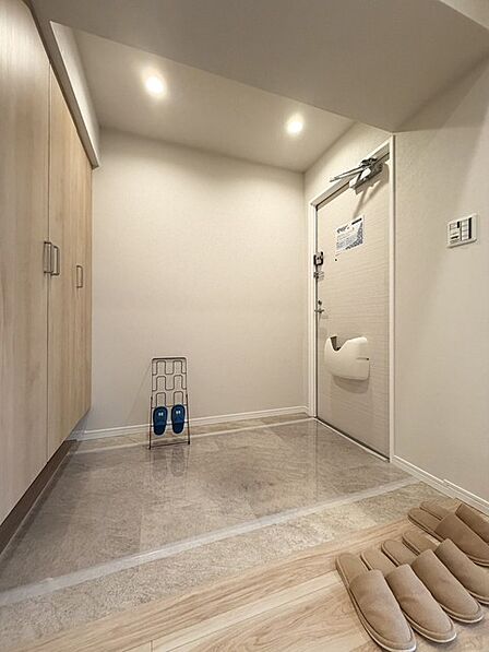 大型の下駄箱収納でお気に入りの靴もたっぷり収納できますね!