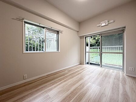 寝室は明るい空間となっています!子供部屋にも良さそうですね!