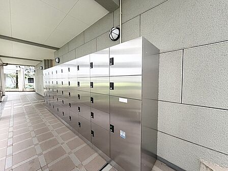 不在時でも荷物が受け取れる宅配BOXがあれば配達時間を気にすることなく生活ができます。