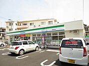 ファミリーマート豊中岡町北店 437m