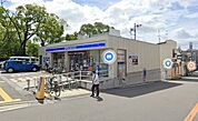 ローソン豊中服部南町二丁目店 18m