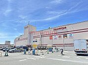 イズミヤ千里丘店 834m