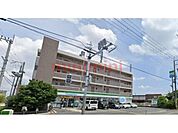 ファミリーマート高槻川西町一丁目店 776m