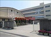 茨木市立西陵中学校 879m
