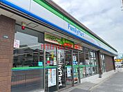 ファミリーマートJR総持寺駅南店 396m