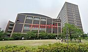 私立関西大学高槻ミューズキャンパス 747m