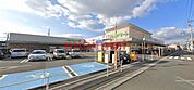 フレンドマート高槻川添店 91m