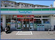 ファミリーマート吹田山田西店 903m