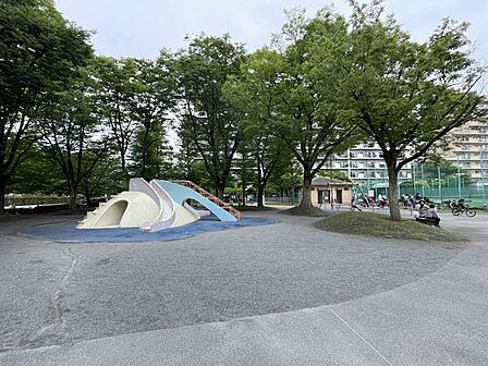 東砂1丁目公園 徒歩11分。 820m