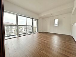 グリーンアベニュー谷塚 8号棟 4LDKのリビング/ダイニング