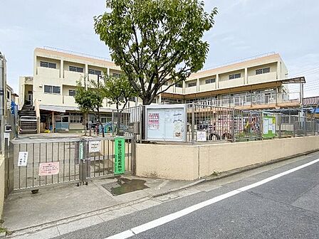 中島根保育園 徒歩8分。 630m