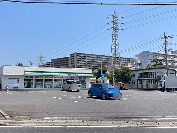 ファミリーマー...