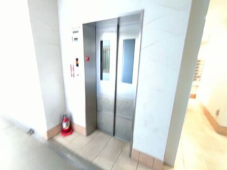 エレベーター付きでお子様からお年寄りまでお荷物があっても安心。
