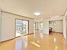 リビング/ダイニング：自然光の入り方、時間帯による明るさの違いなど、体験して分かる発見があります。