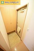 大きめのシューズボックスですので、ブーツ等も入ります。