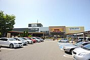 ロイヤルホームセンター 953m