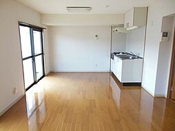 京王相模原線 南大沢駅 徒歩25分の賃貸マンション 1階3LDKのリビング/ダイニング