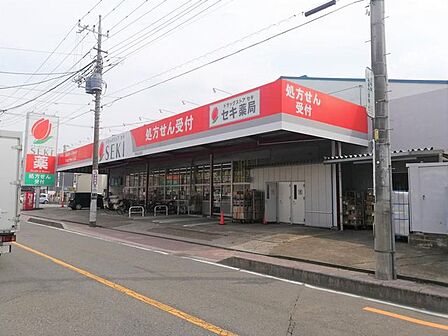 ドラッグストアセキ 戸田公園店 徒歩3分。 210m