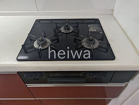【キッチン】3口コンロ付きシステムキッチンでお料理もはかどります