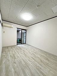 メゾン・カルガ 102 1階1Kのリビング/ダイニング