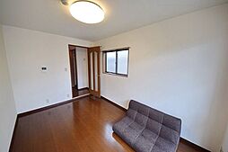 多摩都市モノレール 中央大学・明星大学駅 徒歩5分の賃貸アパート 1階1Kのリビング/ダイニング