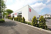 ユニクロ多摩平店 404m