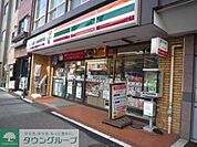 セブンイレブン 徒歩3分。コンビニ 190m