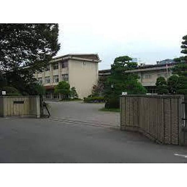 画像29:高校・高専「長野県上田千曲高校まで2060ｍ」