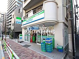 ファミリーマート湊二丁目店 徒歩2分。 110m
