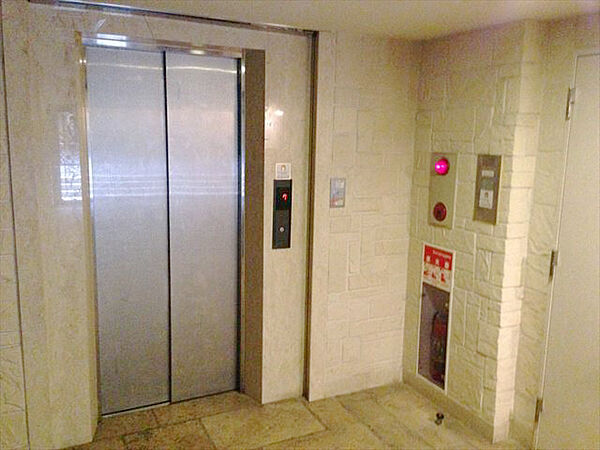 画像26:外観エレベーター