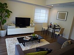 メゾンカルム本郷 302 3階1LDKのリビング/ダイニング